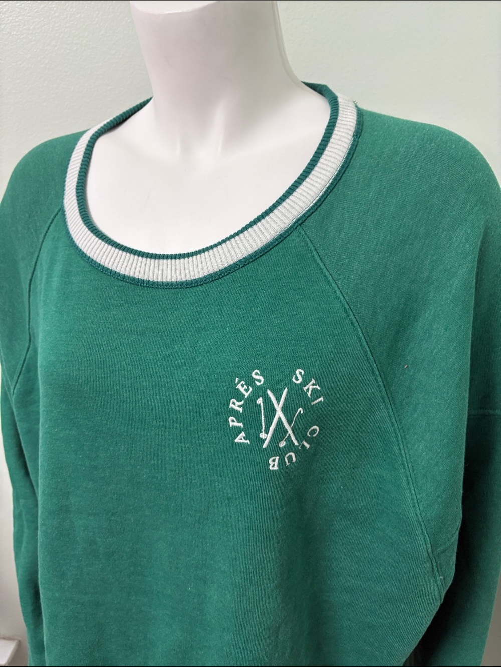 LOU & GREY APRES SKI CLUB STRIPED TRIM FLUFFY FLEECE SWEATSHIRT size Medium - Picture 5 of 8